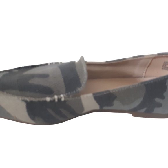 Sugar Women Fabric Camoflauge Shoe Size 6M Pointed Toe Slip On Flats - Picture 3 of 7